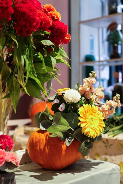 Retour en images sur notre atelier Halloween : citrouilles fleuries & ambiance enchantée aux Halles