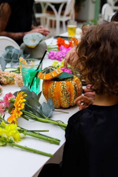Retour en images sur notre atelier Halloween : citrouilles fleuries & ambiance enchantée aux Halles