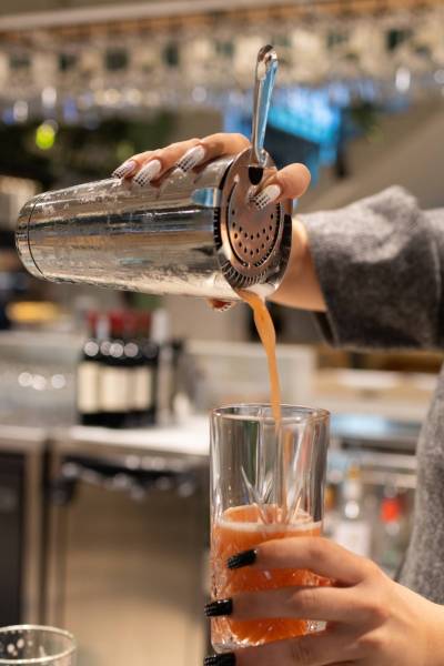 cocktail frais été bar halles Hyères Café Hyérois boissons rafraîchissantes