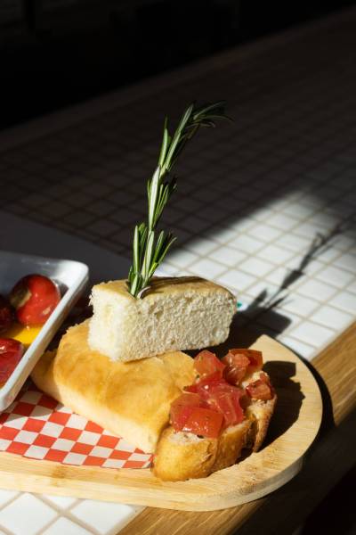 Bruschetta italienne à Hyères restaurant La Trattoria halles Victoria