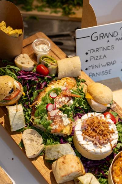 plateau apéritif salé halles Hyères Maison Gillot produits artisanaux variés