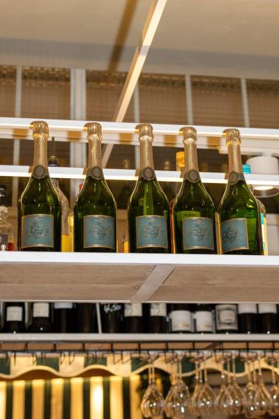 bar à vin halles Hyères Café Hyérois sélection vins français et locaux