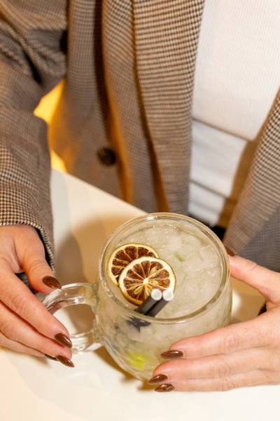 bar à cocktails halles Hyères Café Hyérois bar à vin centre-ville Var